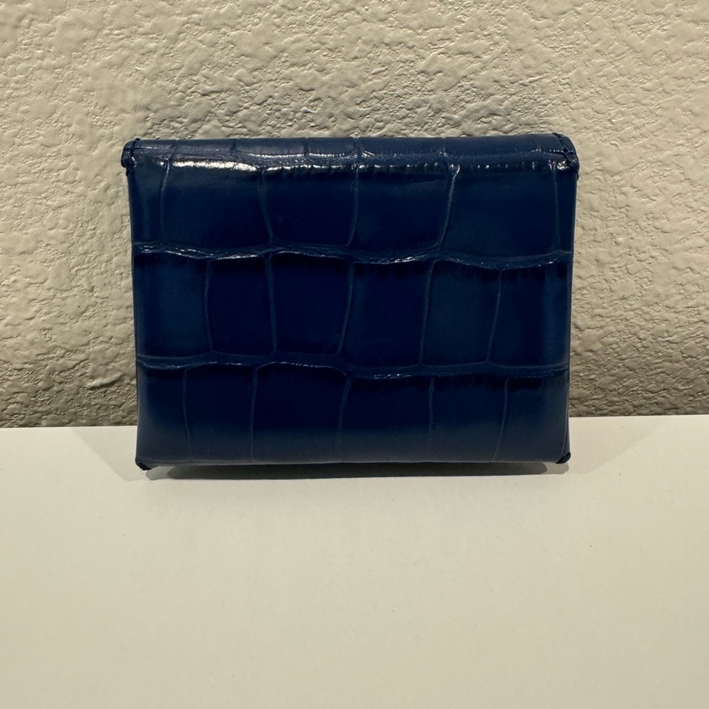 DESCRIPTION:
Tory Burch Parker Croc Embossed Leather
Card Case - Picture 2 of 4